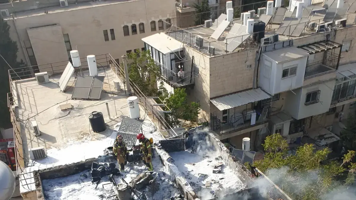 שריפה בשכונת גאולה,ירושלים, 28 באפריל 2022 שריפה בשכונת גאולה,ירושלים, 28 באפריל 2022