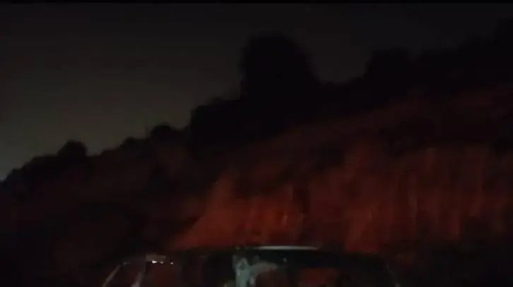 רכב שרוף שנמצא סמוך לאריאל אחרי פיגוע הירי רכב שרוף שנמצא סמוך לאריאל אחרי פיגוע הירי