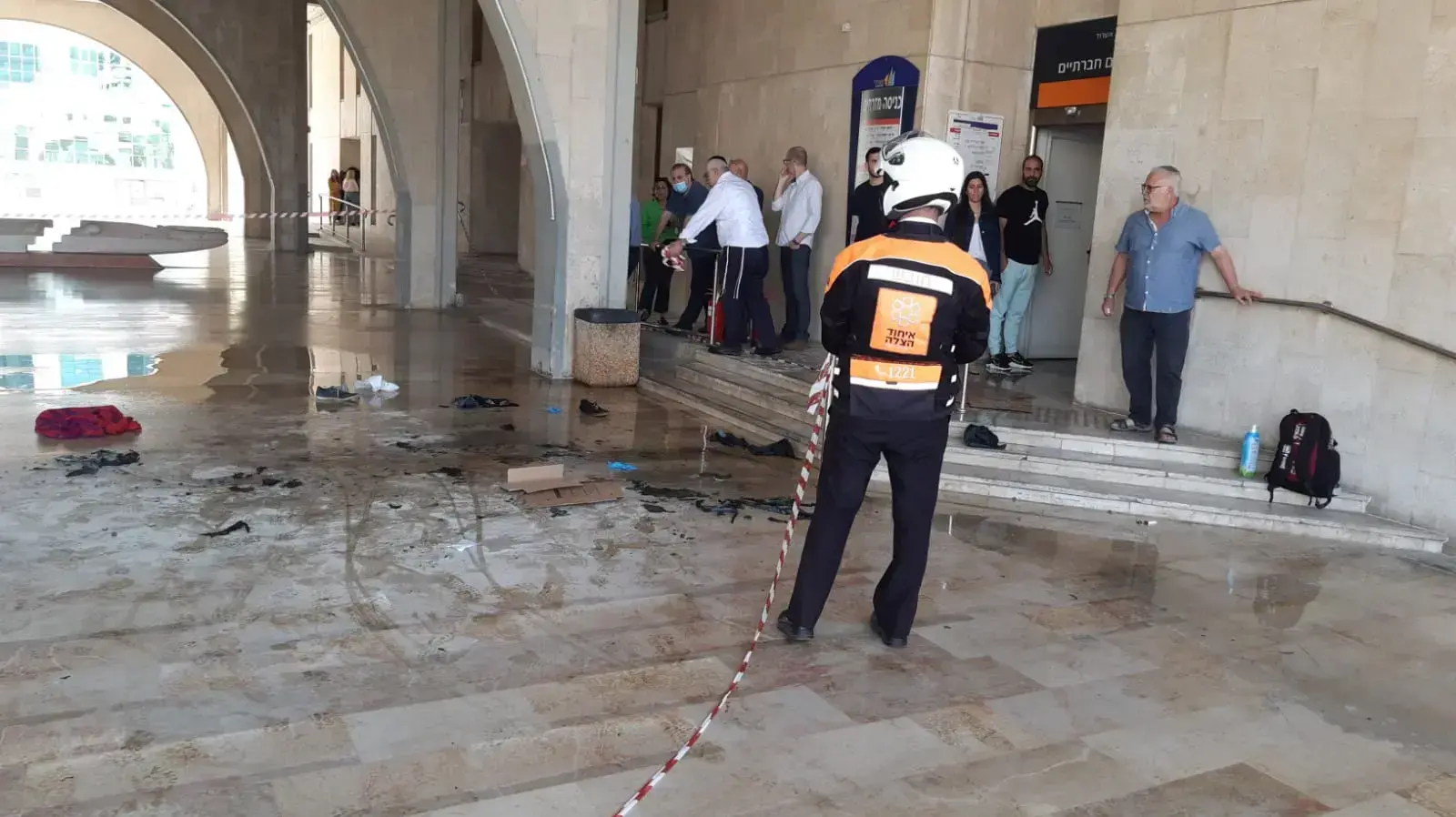 גבר הצית עצמו מול עיריית אשדוד, 1 במאי 2022