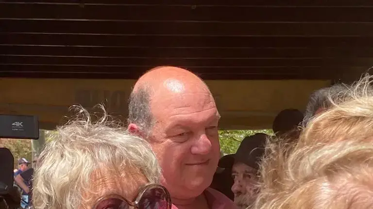 יהודית, אשתו של אילן גילאון בהלוויתו. 3 במאי 2022 יהודית, אשתו של אילן גילאון בהלוויתו. 3 במאי 2022