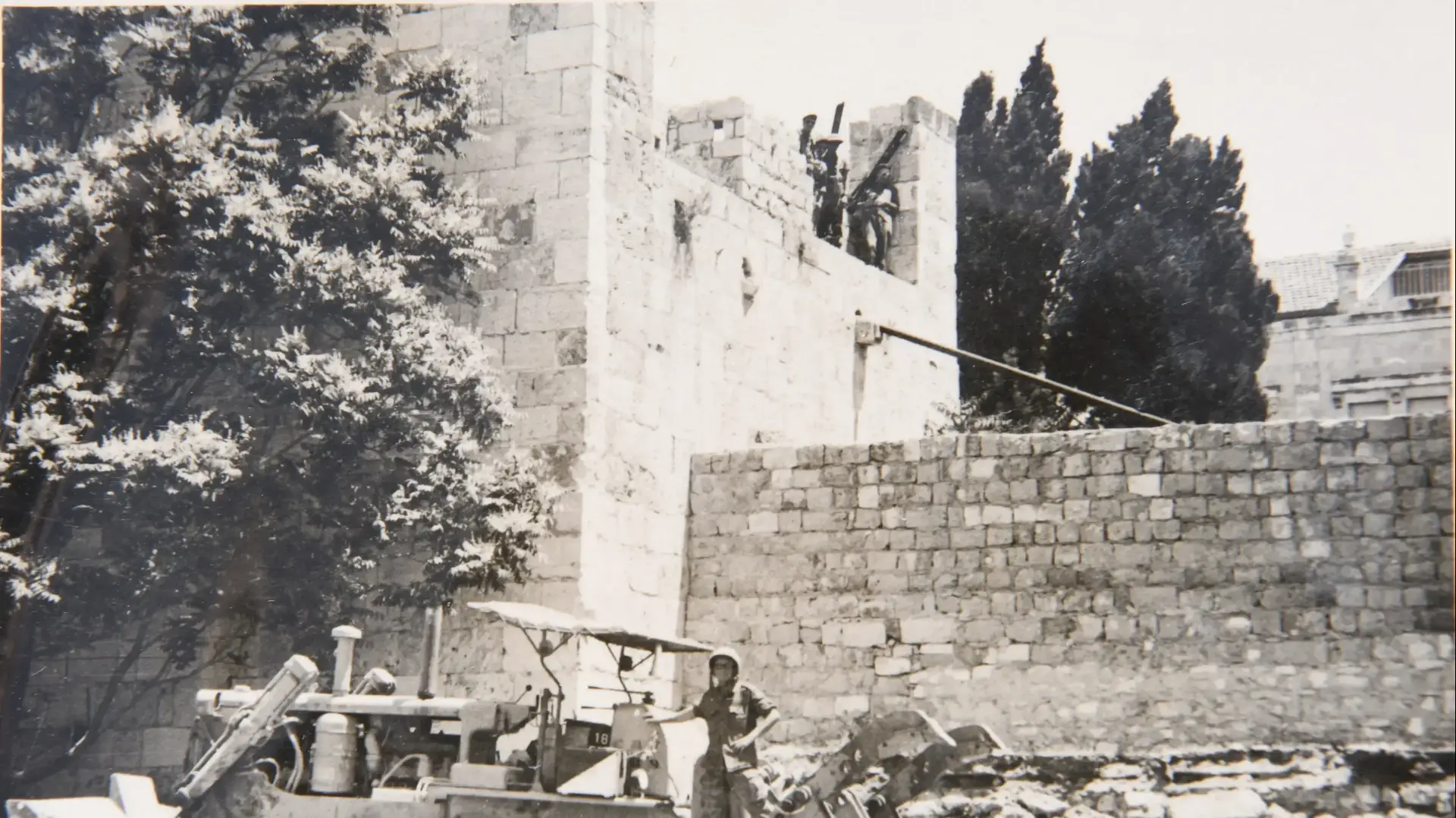 פריצת שער יפו במלחמת ששת הימים פריצת שער יפו במלחמת ששת הימים