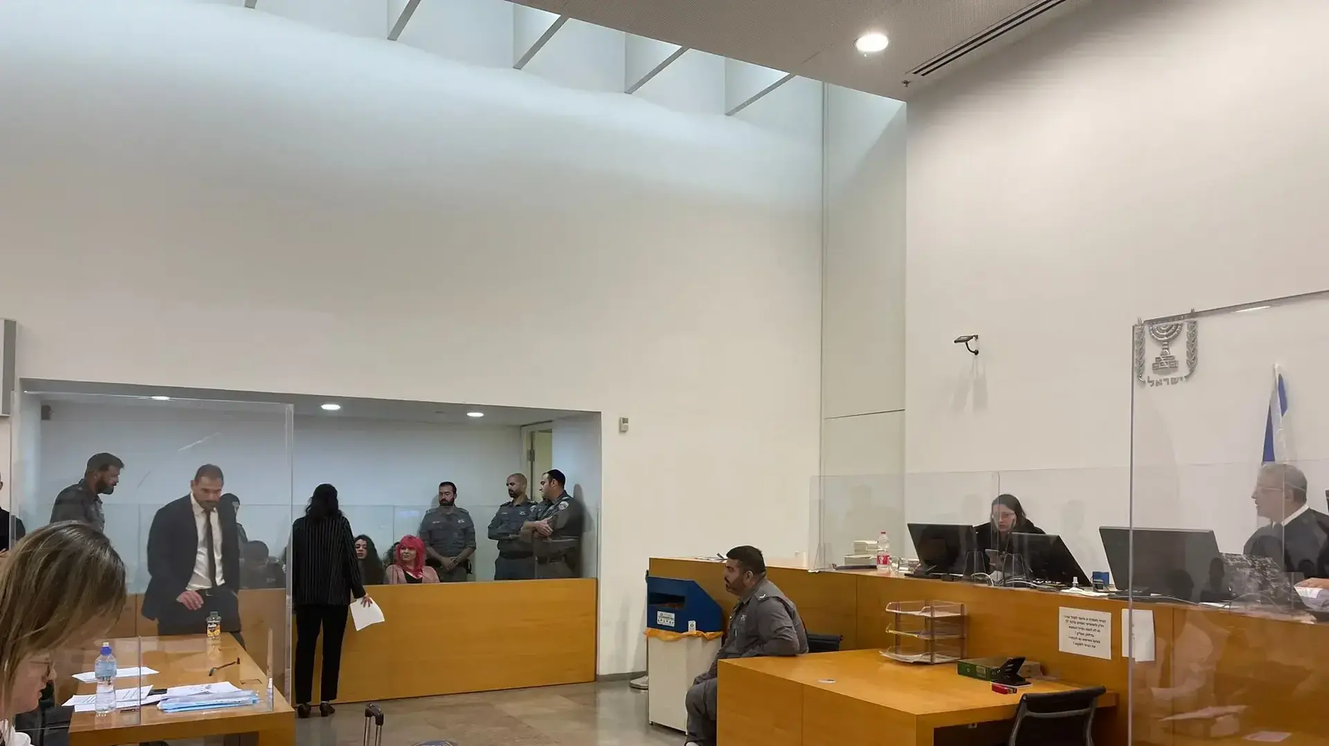 שחרור המפגינים שנעצרו מול ביתה של שרון אלרעי פרייס, 2 במאי 2022 שחרור המפגינים שנעצרו מול ביתה של שרון אלרעי פרייס, 2 במאי 2022