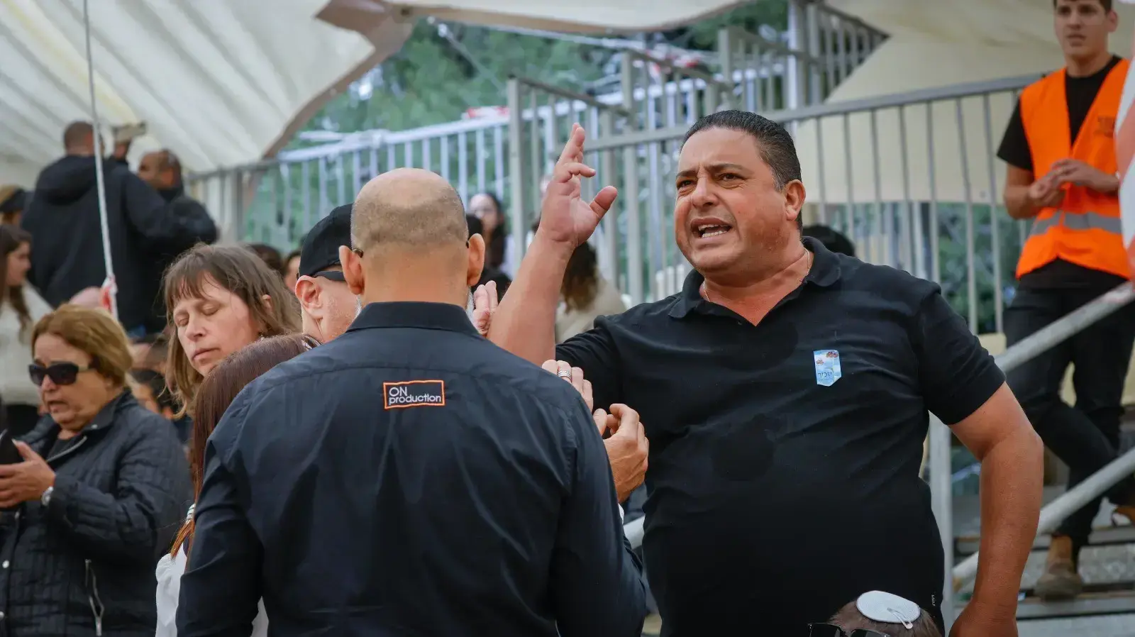 המשפחות השכולות צועקות אל עבר ראש הממשלה בנט בטקס יום הזיכרון לנפגעי פועולות האיבה 04 במאי 2022 המשפחות השכולות צועקות אל עבר ראש הממשלה בנט בטקס יום הזיכרון לנפגעי פועולות האיבה 04 במאי 2022