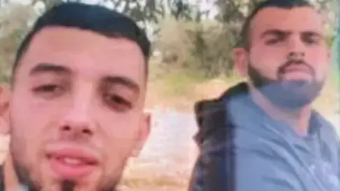 אסעד יוסף אסעד אלרפאעי, בן ה-19 וצבחי עמאד צבחי אבו שקיר, בן ה-20. חשודים בפיגוע אלעד. 6 במאי 2022 אסעד יוסף אסעד אלרפאעי, בן ה-19 וצבחי עמאד צבחי אבו שקיר, בן ה-20. חשודים בפיגוע אלעד. 6 במאי 2022