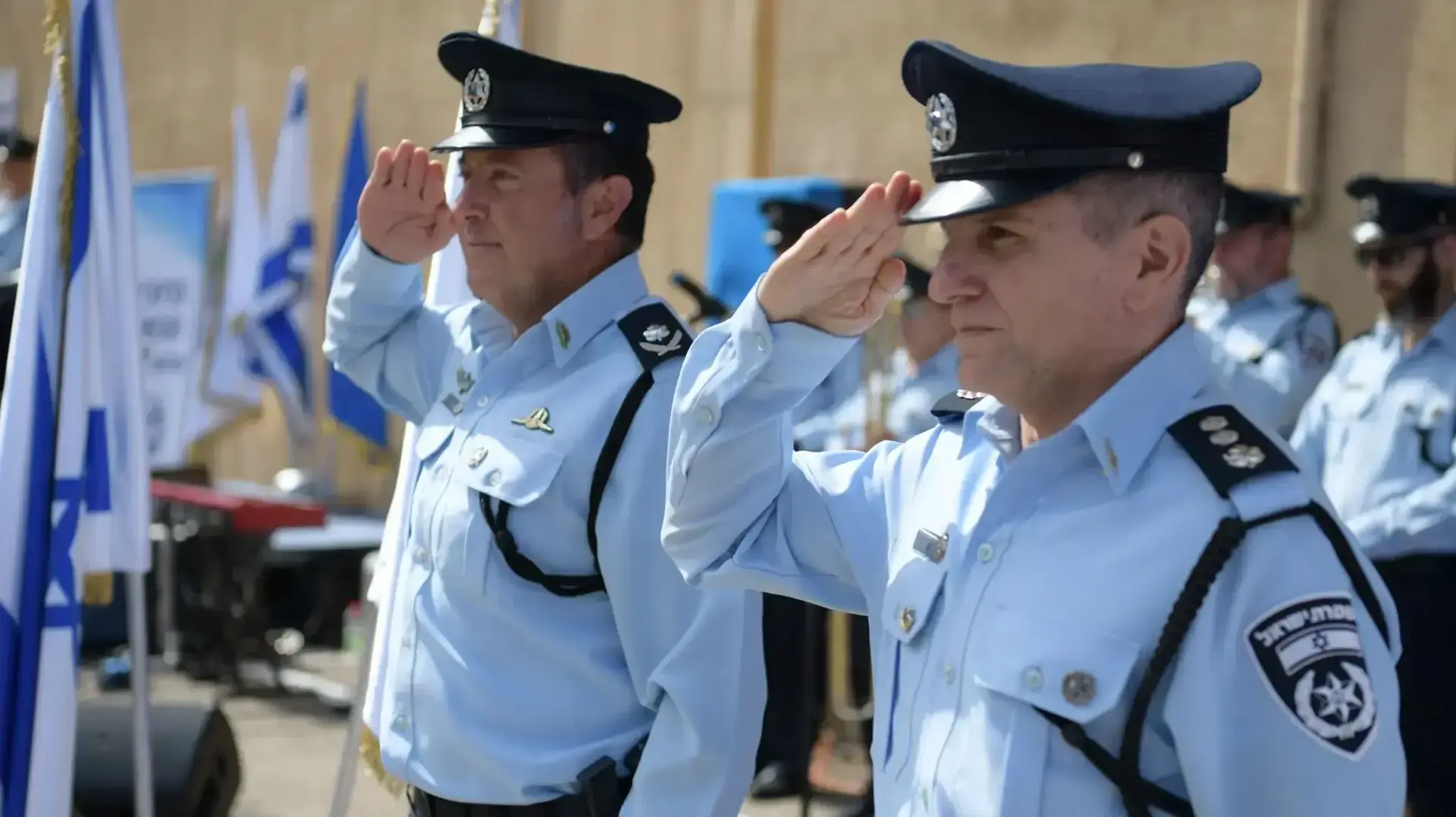 נצ״מ אלי מגן מצדיע עם ניצב יורם סופר, בהשקת מרחב כרמל החדש 08.05.22 נצ״מ אלי מגן מצדיע עם ניצב יורם סופר, בהשקת מרחב כרמל החדש 08.05.22