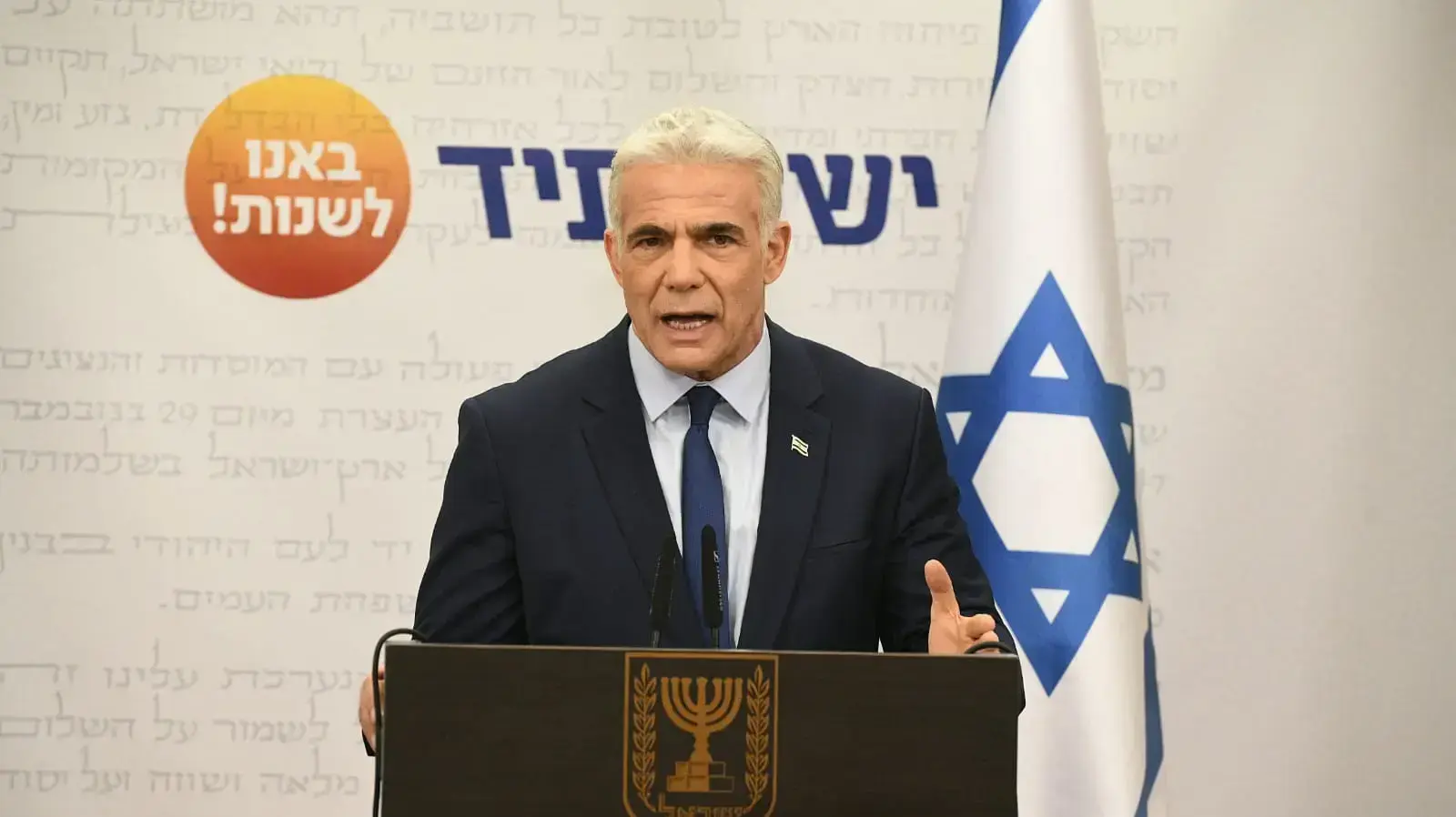 יו"ר יש עתיד, יאיר לפיד במהלך ישיבת סייעתו בכנסת 9 במאי 2022 יו"ר יש עתיד, יאיר לפיד במהלך ישיבת סייעתו בכנסת 9 במאי 2022