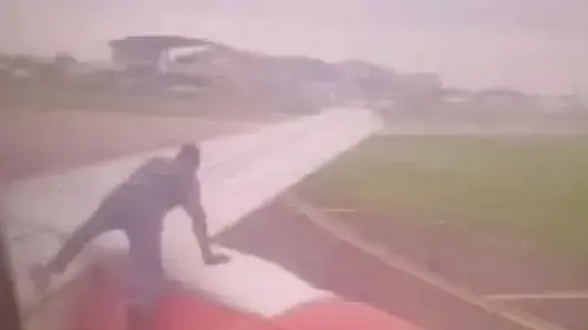 הצילומים שהוקרנו לנוסעים במהלך הסעת מטוס של חברת טורקית לטורקיה מנתב"ג מהשרוול לעמדת המראה 10 במאי 2022 הצילומים שהוקרנו לנוסעים במהלך הסעת מטוס של חברת טורקית לטורקיה מנתב"ג מהשרוול לעמדת המראה 10 במאי 2022