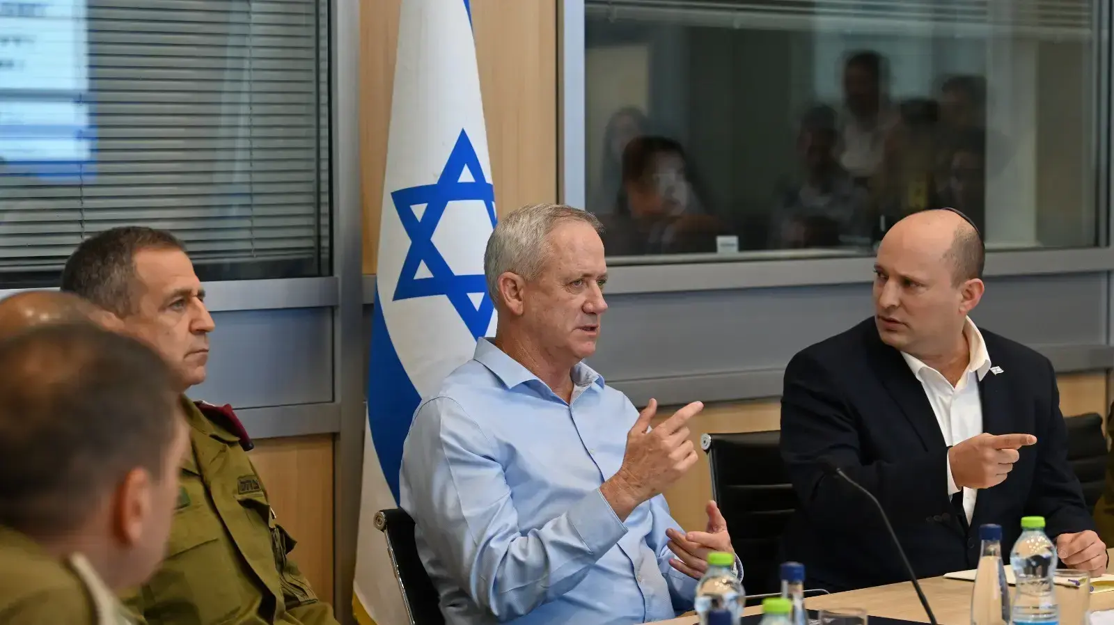 ראש הממשלה, נפתלי בנט, ושר הביטחון, בני גנץ, השתתפו, בתרגיל "מרכבות האש" של צה"ל, בבסיס הקריה, במעמד הרמטכ"ל, רב-אלוף אביב כוכבי, ראש המל"ל, המזכיר הצבאי, ראש אמ"ץ, ראש אמ"ן, 10 במאי 2022 ראש הממשלה, נפתלי בנט, ושר הביטחון, בני גנץ, השתתפו, בתרגיל "מרכבות האש" של צה"ל, בבסיס הקריה, במעמד הרמטכ"ל, רב-אלוף אביב כוכבי, ראש המל"ל, המזכיר הצבאי, ראש אמ"ץ, ראש אמ"ן, 10 במאי 2022