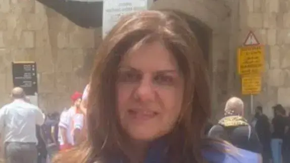 שירין אבו עאקלה, עיתונאית אל-ג'זירה נורתה למוות במהלך עימותים, ג'נין, 11 במאי 2022