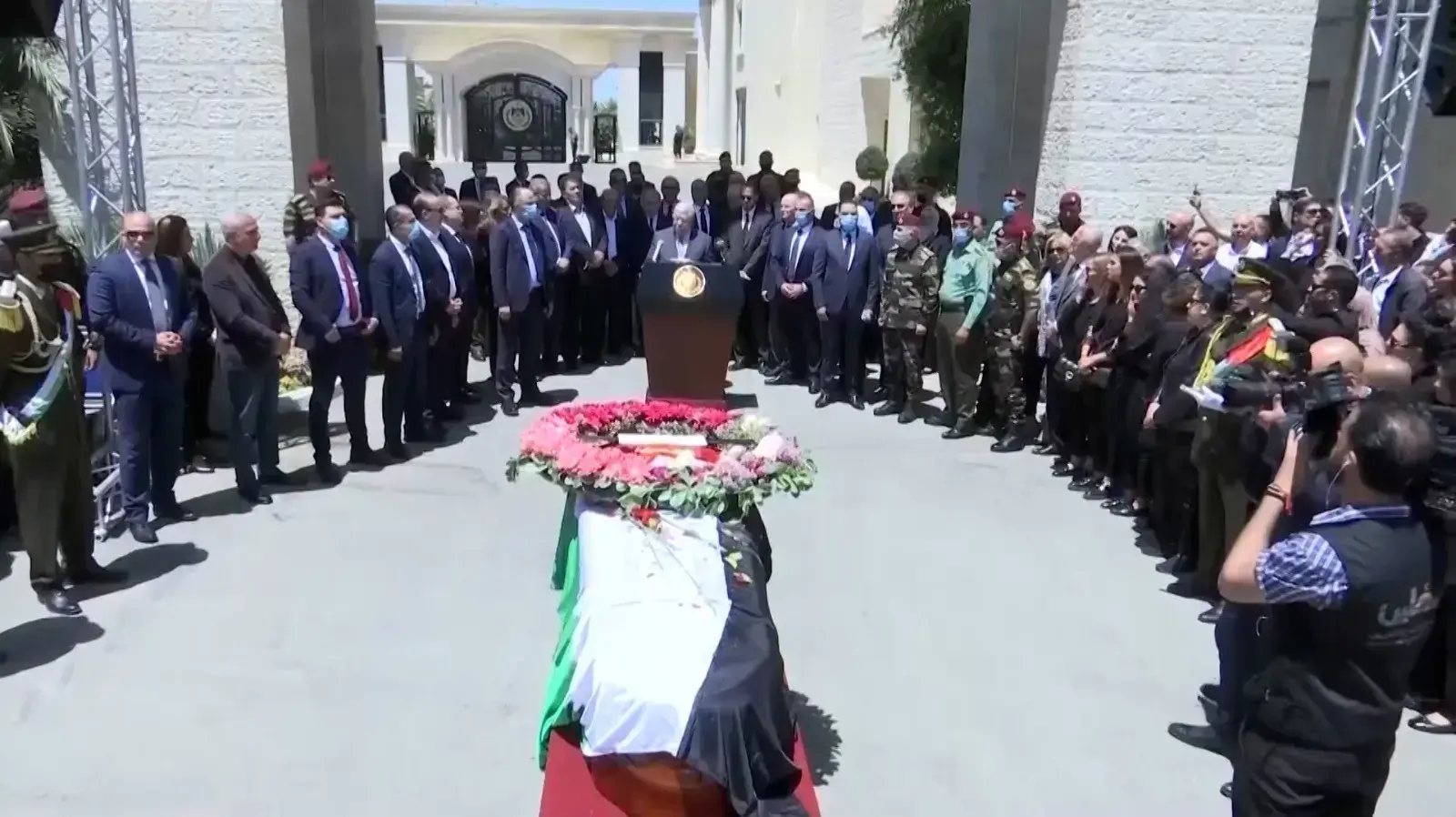 טקס אשכבה של שירין אבו עאקלה במוקאטעה בהשתתפות נשיא הרש"פ, אבו מאזן ובכירי הרשות