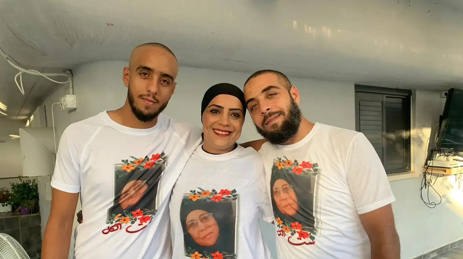 פאתן אל זינאתי - תמונת האם על החולצות. 13 במאי 2022 פאתן אל זינאתי - תמונת האם על החולצות. 13 במאי 2022