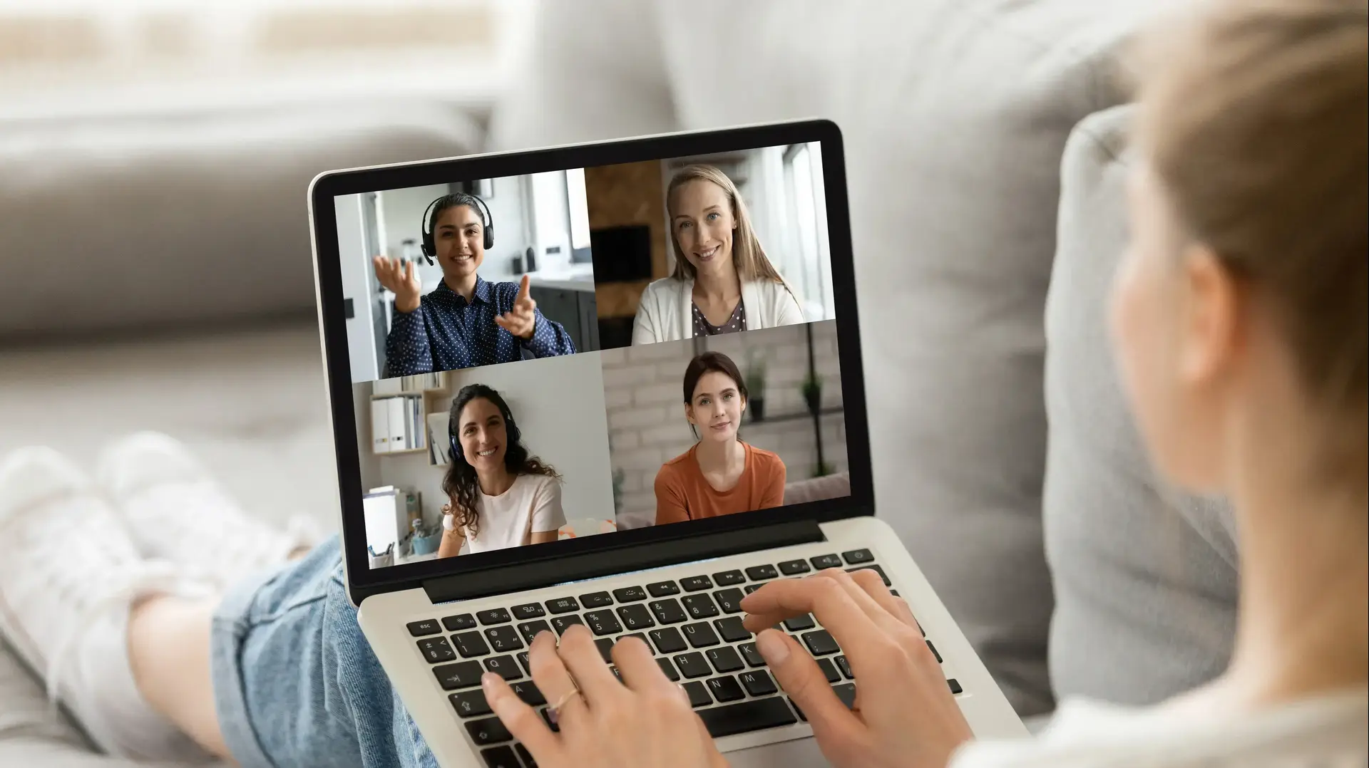 ישיבה בזום ישיבה בזום