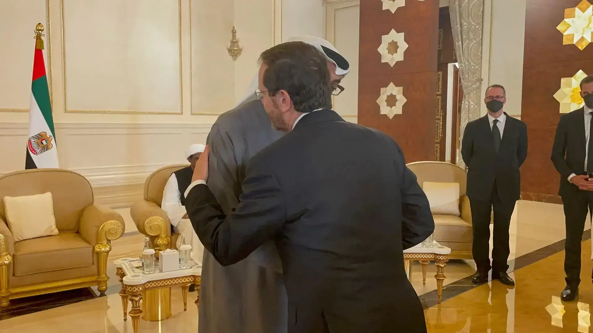 נשיא המדינה יצחק הרצוג נפגש עם נשיא האמירויות שייח' מוחמד בן זאיד נשיא המדינה יצחק הרצוג נפגש עם נשיא האמירויות שייח' מוחמד בן זאיד