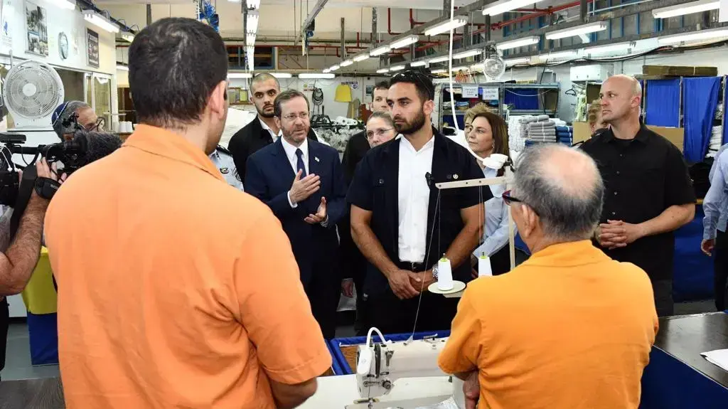 נשיא המדינה יצחק הרצוג בביקור בבית הכלא איילון, 16 במאי 2022 נשיא המדינה יצחק הרצוג בביקור בבית הכלא איילון, 16 במאי 2022