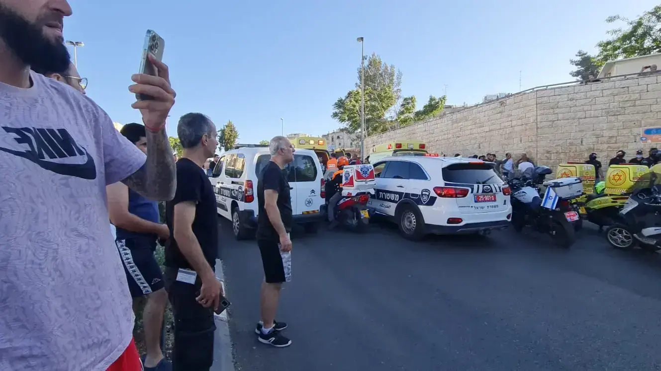 חשוד בביצוע שוד דוכן לוטו בשכונת גילה נורה ברגלו על ידי שוטרים, 17 במאי 2022 חשוד בביצוע שוד דוכן לוטו בשכונת גילה נורה ברגלו על ידי שוטרים, 17 במאי 2022