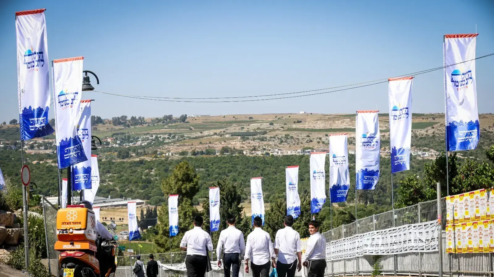 הכנות במירון לקראת ההילולה בקבר הרשב"י, 17 במאי 2022 הכנות במירון לקראת ההילולה בקבר הרשב"י, 17 במאי 2022