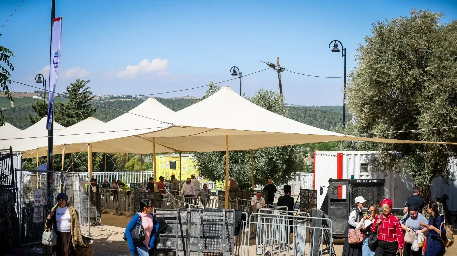 הכנות במירון לקראת ההילולה בקבר הרשב"י, 17 במאי 2022 הכנות במירון לקראת ההילולה בקבר הרשב"י, 17 במאי 2022