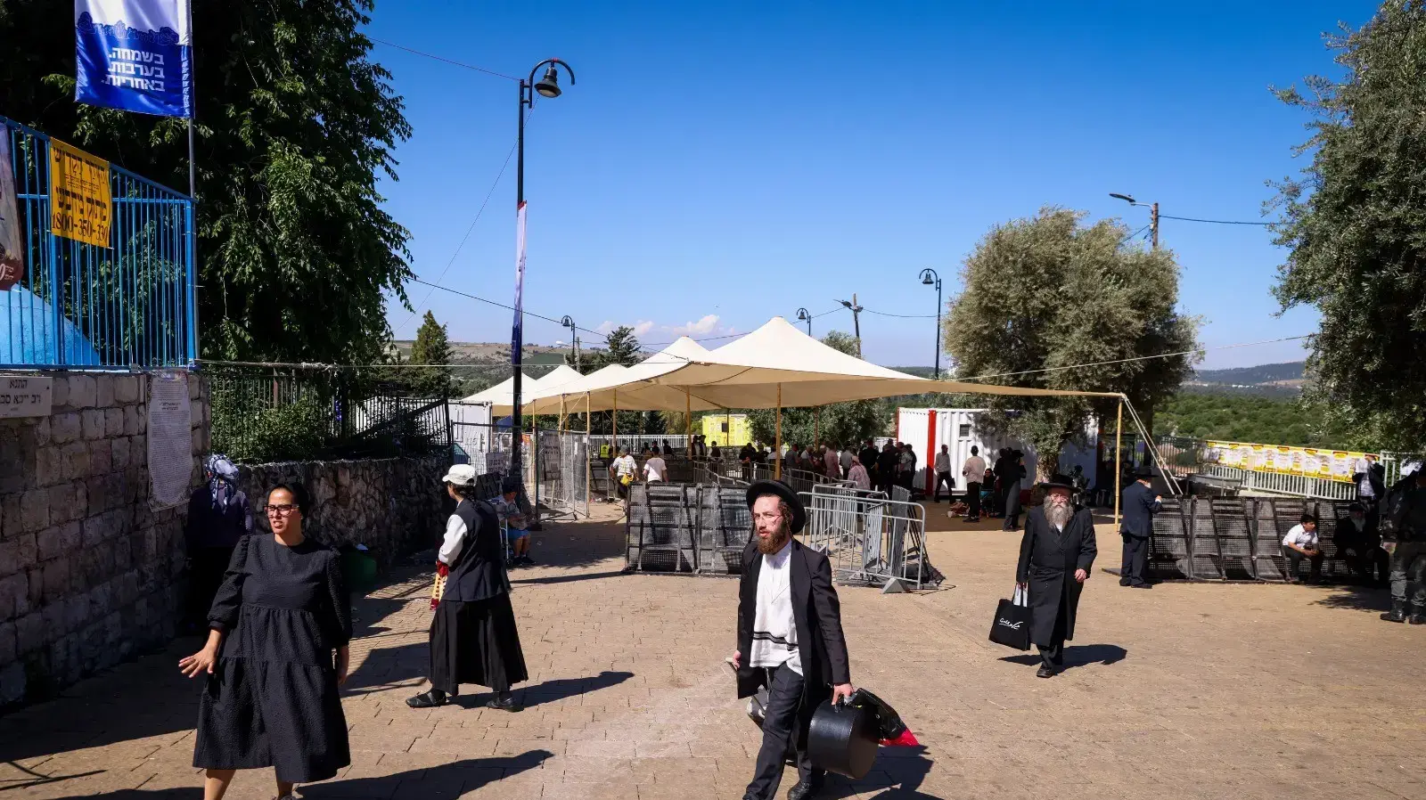 הכנות במירון לקראת ההילולה בקבר הרשב"י, 17 במאי 2022 הכנות במירון לקראת ההילולה בקבר הרשב"י, 17 במאי 2022