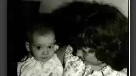 התכתבות בין הילדה רחל זהרהרי, בתו של גרשום, לרחל בן צבי בת ה-91.בתמונה ששלחה רחל הילדה לרחל המבוגרת רואים אותה מחזיקה את אחיה הקטן, עלי, שנקרא על שמו של עלי בן צבי, בנה של רחל ינאית בן צבי, שנהרג במלחמת העצמאות התכתבות בין הילדה רחל זהרהרי, בתו של גרשום, לרחל בן צבי בת ה-91.בתמונה ששלחה רחל הילדה לרחל המבוגרת רואים אותה מחזיקה את אחיה הקטן, עלי, שנקרא על שמו של עלי בן צבי, בנה של רחל ינאית בן צבי, שנהרג במלחמת העצמאות