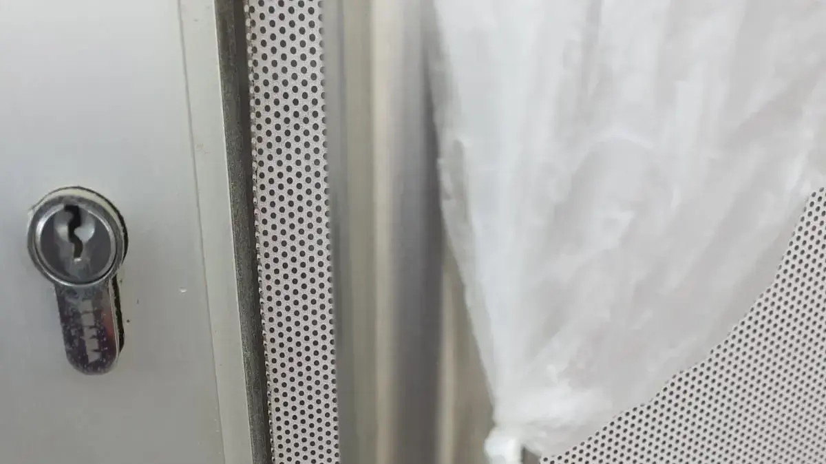 קליע בכניסה למשרד של אימו של אחד מהמארגנים של מצעד הגאווה בנתיבות. המשטרה פתחה בחקירה. קליע בכניסה למשרד של אימו של אחד מהמארגנים של מצעד הגאווה בנתיבות. המשטרה פתחה בחקירה.