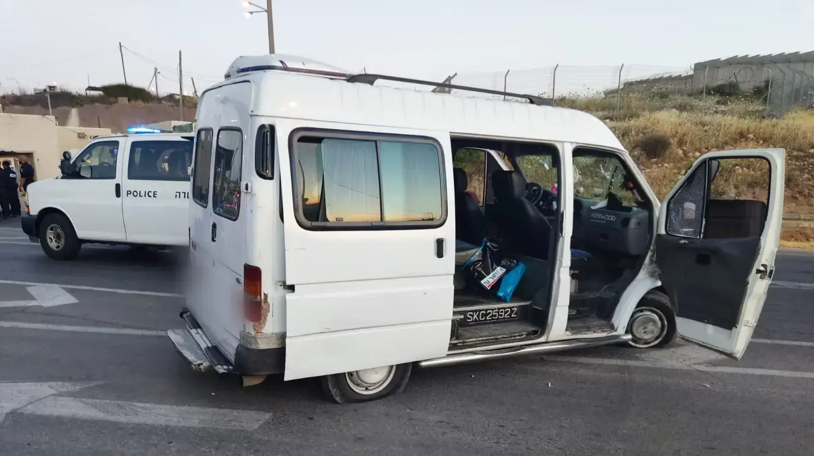 ארבעה חשודים פרצו מעבר חיזמה וניסו לדרוס את כוחות הביטחון. 20 במאי 2022 ארבעה חשודים פרצו מעבר חיזמה וניסו לדרוס את כוחות הביטחון. 20 במאי 2022