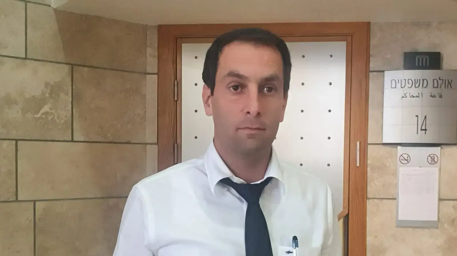 עו"ד מונדר אבו אחמד המייצג את איאם כממג'י בגזר דין לאסירים שנמלטו מכלא גלבוע בית משפט בנצרת, 22 במאי 2022 עו"ד מונדר אבו אחמד המייצג את איאם כממג'י בגזר דין לאסירים שנמלטו מכלא גלבוע בית משפט בנצרת, 22 במאי 2022