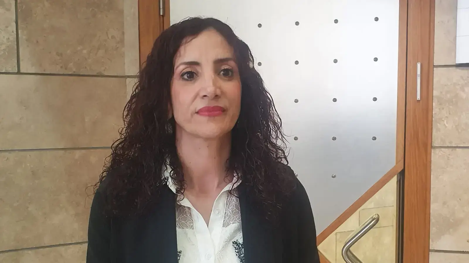 עו"ד חנאן חטיב מייצגת את האסיר שברח יעקוב קאדרי בגזר דין לאסירים שנמלטו מכלא גלבוע בית משפט בנצרת, 22 במאי 2022 עו"ד חנאן חטיב מייצגת את האסיר שברח יעקוב קאדרי בגזר דין לאסירים שנמלטו מכלא גלבוע בית משפט בנצרת, 22 במאי 2022