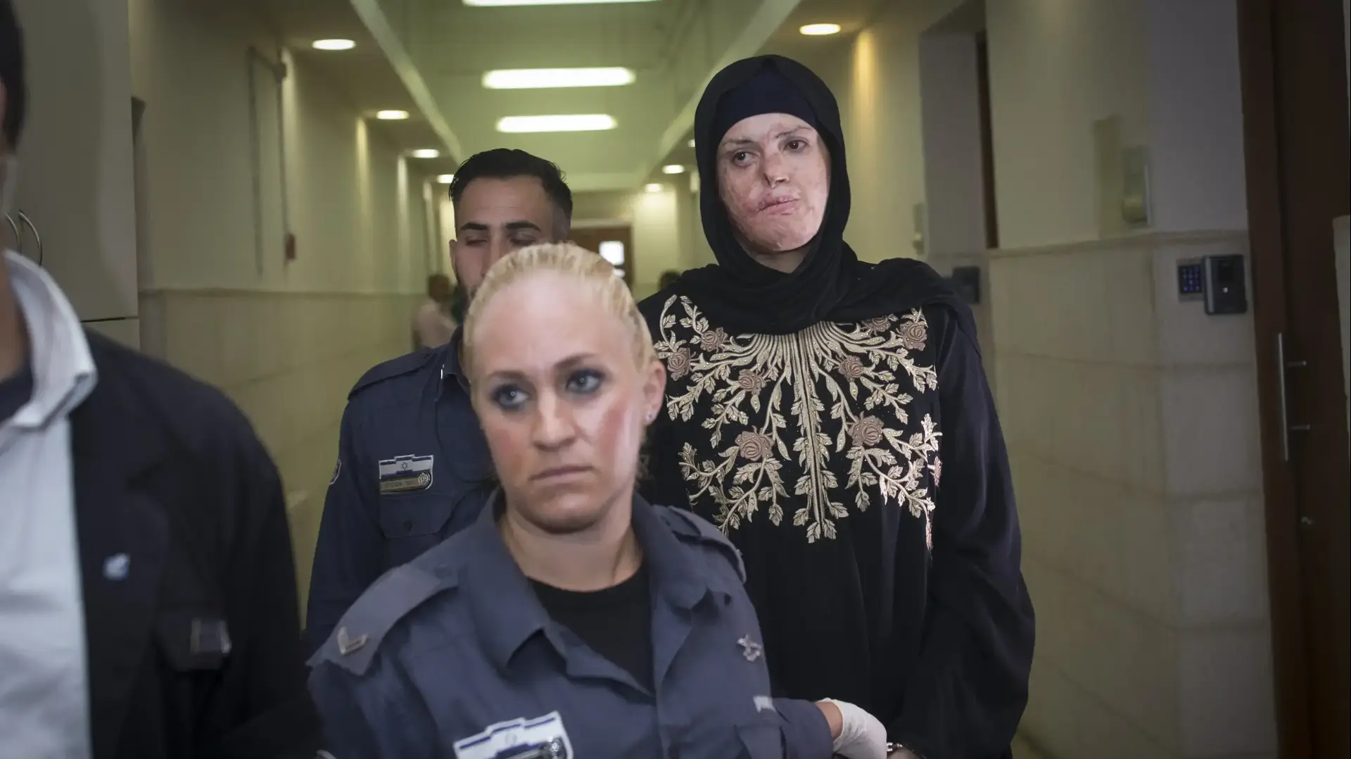 אסראא ג'עאביס מחבלת שנפצעה בזמן הפיגוע שבצעה 07 בנובמבר 2016 אסראא ג'עאביס מחבלת שנפצעה בזמן הפיגוע שבצעה 07 בנובמבר 2016