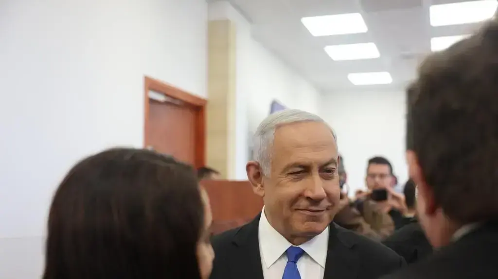 בנימין נתניהו בדיון תיקי האלפים, בימ"ש מחוזי ירושלים, 24 במאי 2022 בנימין נתניהו בדיון תיקי האלפים, בימ"ש מחוזי ירושלים, 24 במאי 2022