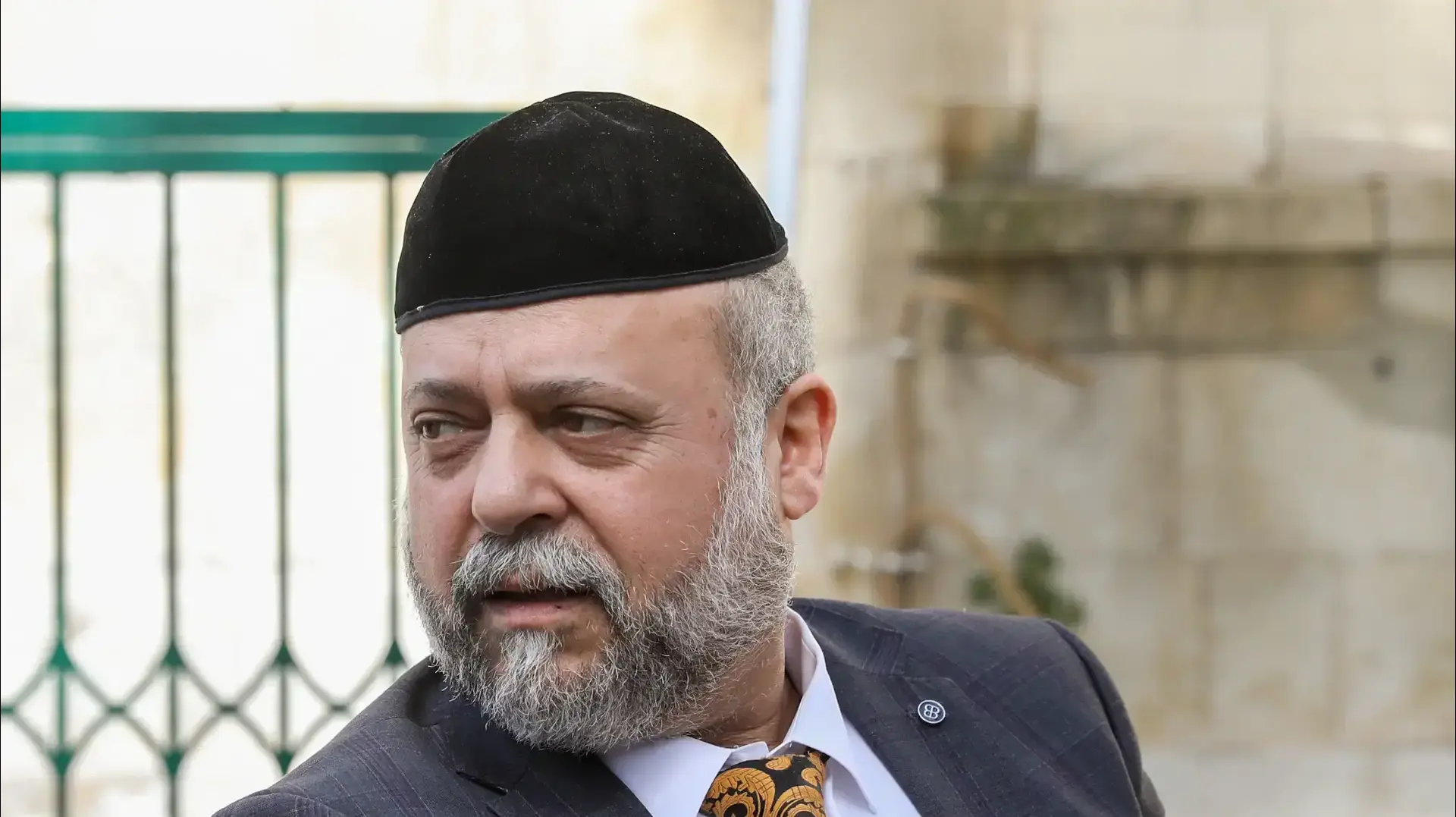 הרב משה יזדי, שעמד בראש קהילה בשכונת הבוכרים בירושלים, נעצר בשבוע שעבר בחשד שאנס במרמה נשים שבאו לקבל ממנו הדרכה רוחנית 24 במאי 2022 הרב משה יזדי, שעמד בראש קהילה בשכונת הבוכרים בירושלים, נעצר בשבוע שעבר בחשד שאנס במרמה נשים שבאו לקבל ממנו הדרכה רוחנית 24 במאי 2022