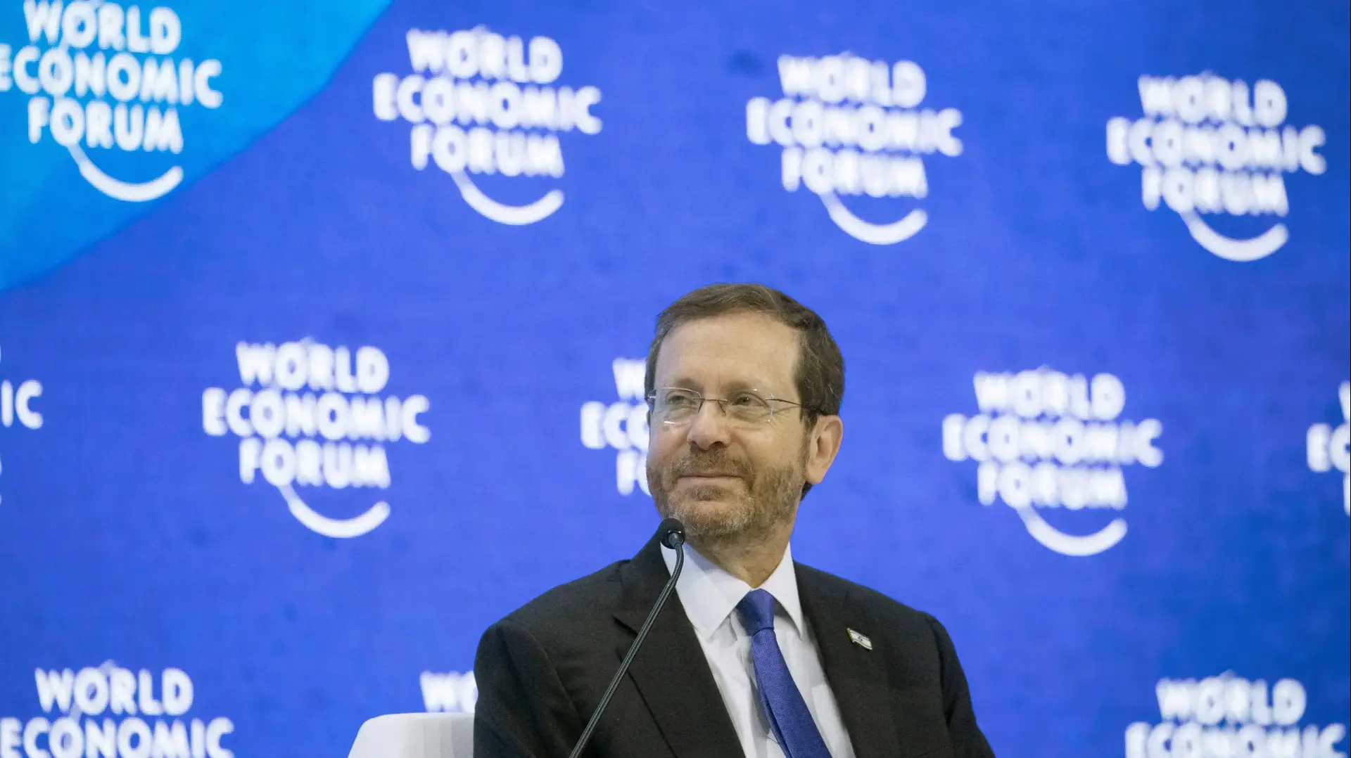 נשיא המדינה, יצחק הרצוג במהלך נאומו בפורום דאבוס 25 בינוי 2022 נשיא המדינה, יצחק הרצוג במהלך נאומו בפורום דאבוס 25 בינוי 2022