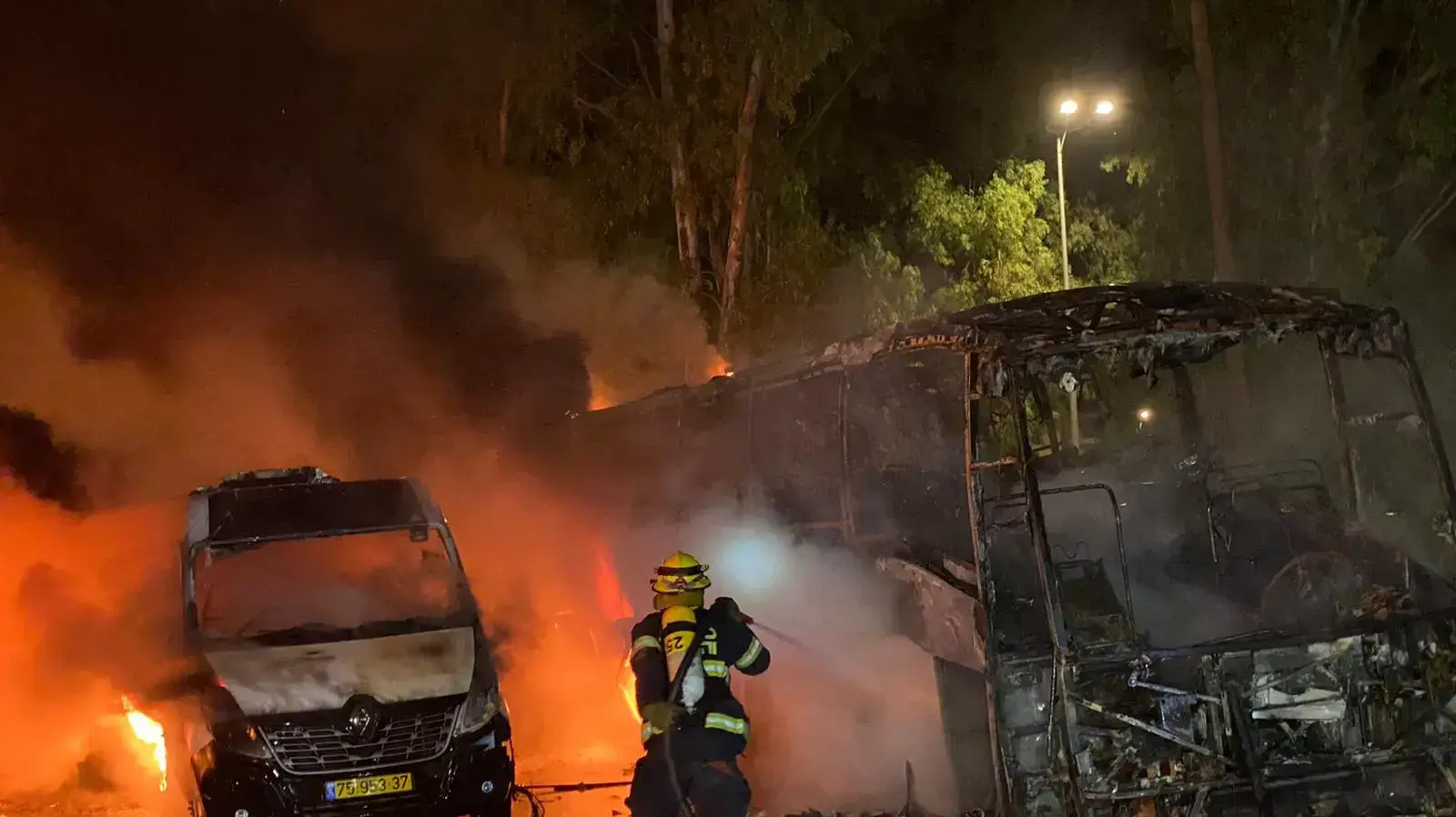 שריפה של שמונה אוטובוסים באזור התעשייה הצפוני בקרית שמונה. 29 במאי 2022 שריפה של שמונה אוטובוסים באזור התעשייה הצפוני בקרית שמונה. 29 במאי 2022