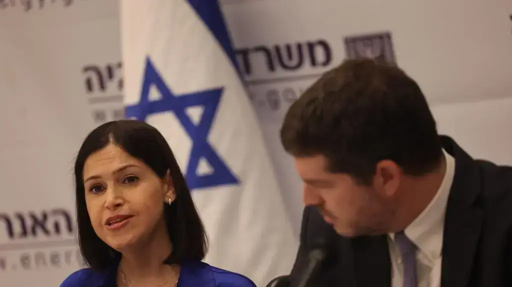 מסע"ת בנושא הגז הטבעי במעמד שרת האנרגיה, קארין אלהרר, ומנכ"ל משרד האנרגיה, ליאור שילת, בנק ישראל, ירושלים 30 במאי 2022 