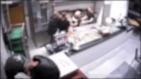 GIF - תקיפה בבית השניצל 