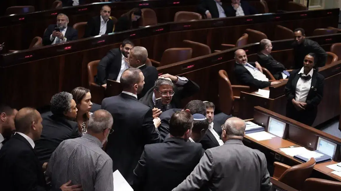 עימות בין איתמר בן גביר ובין אחמד טיבי בכנסת, 1 ביוני 2022 עימות בין איתמר בן גביר ובין אחמד טיבי בכנסת, 1 ביוני 2022