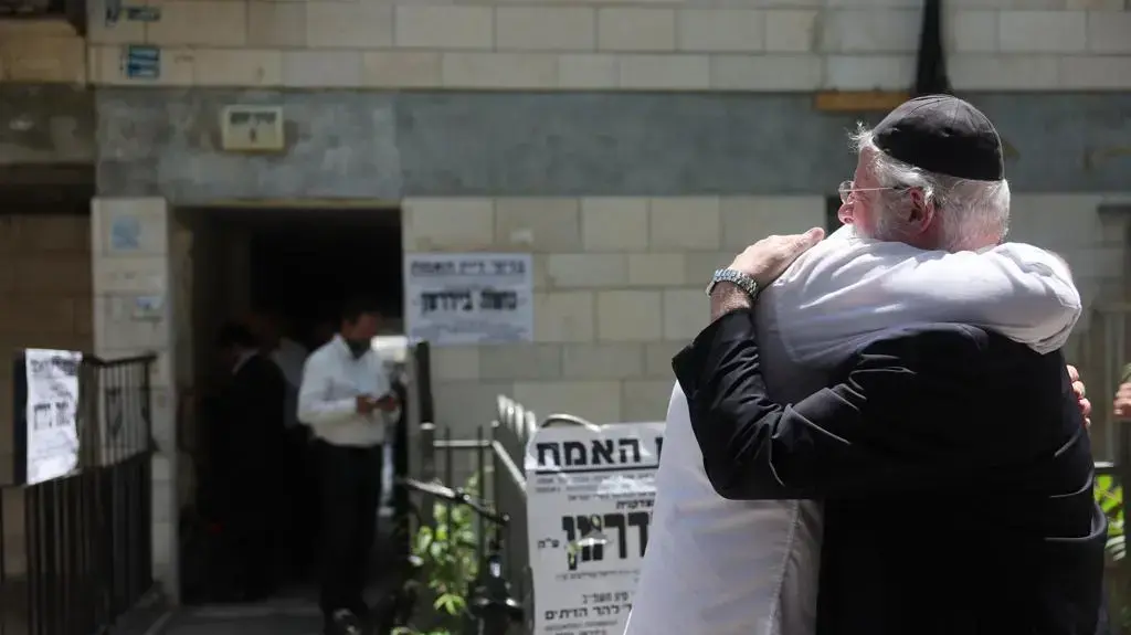 מחוץ לביתו של אורי זוהר 2 ביוני 2022 מחוץ לביתו של אורי זוהר 2 ביוני 2022