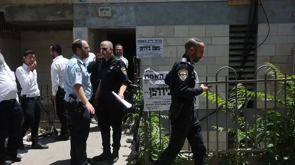 מחוץ לביתו של אורי זוהר 2 ביוני 2022 מחוץ לביתו של אורי זוהר 2 ביוני 2022