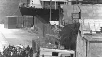 אנשי אש"ף בדרך לנמל
להמשך הפינוי, 1982.8.25 .
אנשי אש"ף בדרך לנמל
להמשך הפינוי, 1982.8.25 .
