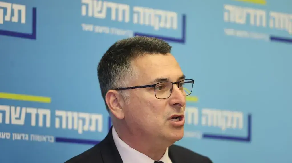 יו"ר סייעת תקווה חדשה, גדעון סער במהלך ישיבת סייעתו 6 ביוני 2022