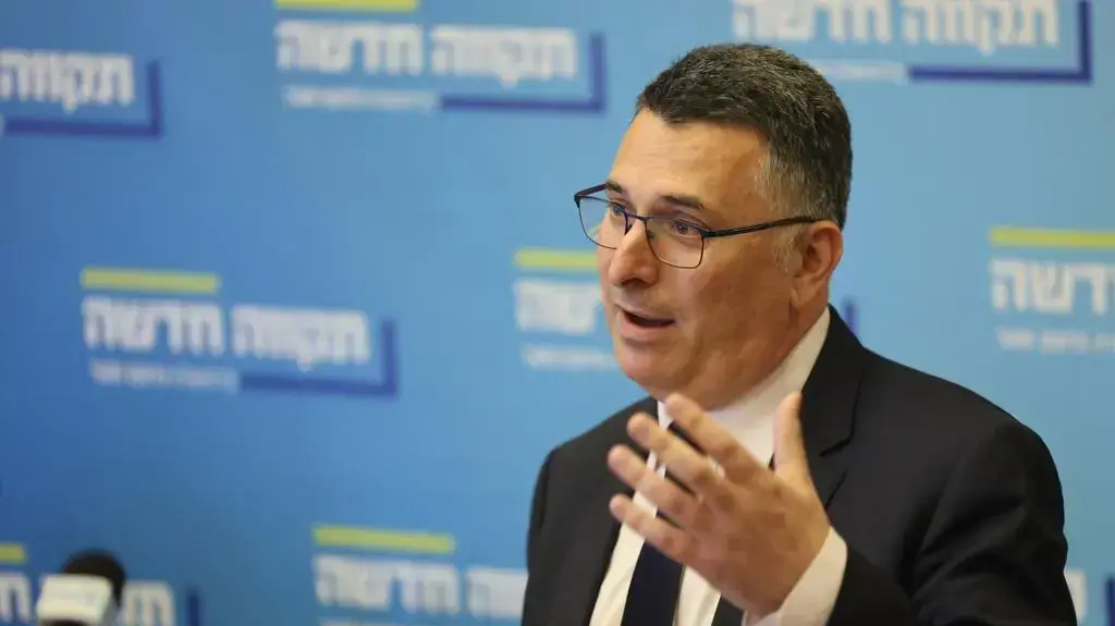 יו"ר סייעת תקווה חדשה, גדעון סער במהלך ישיבת סייעתו 6 ביוני 2022 יו"ר סייעת תקווה חדשה, גדעון סער במהלך ישיבת סייעתו 6 ביוני 2022
