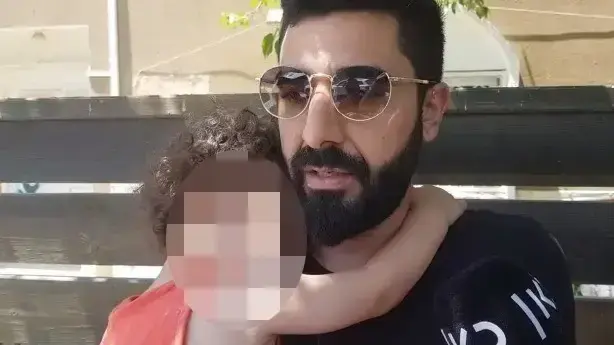 יובל, הורה לילד בגן בו נהרג פעוט בן שנה וחצי מנפילה מגובה מתקן, באר שבע, 7 ביוני 2022 יובל, הורה לילד בגן בו נהרג פעוט בן שנה וחצי מנפילה מגובה מתקן, באר שבע, 7 ביוני 2022