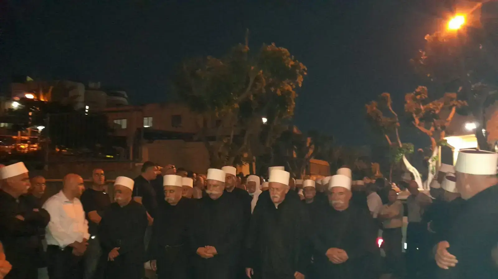 אלפים משתתפים בהלוויתה של ג'והרה חניפס שנרצחה בפיצוץ מכוניתה בשפרעם אלפים משתתפים בהלוויתה של ג'והרה חניפס שנרצחה בפיצוץ מכוניתה בשפרעם