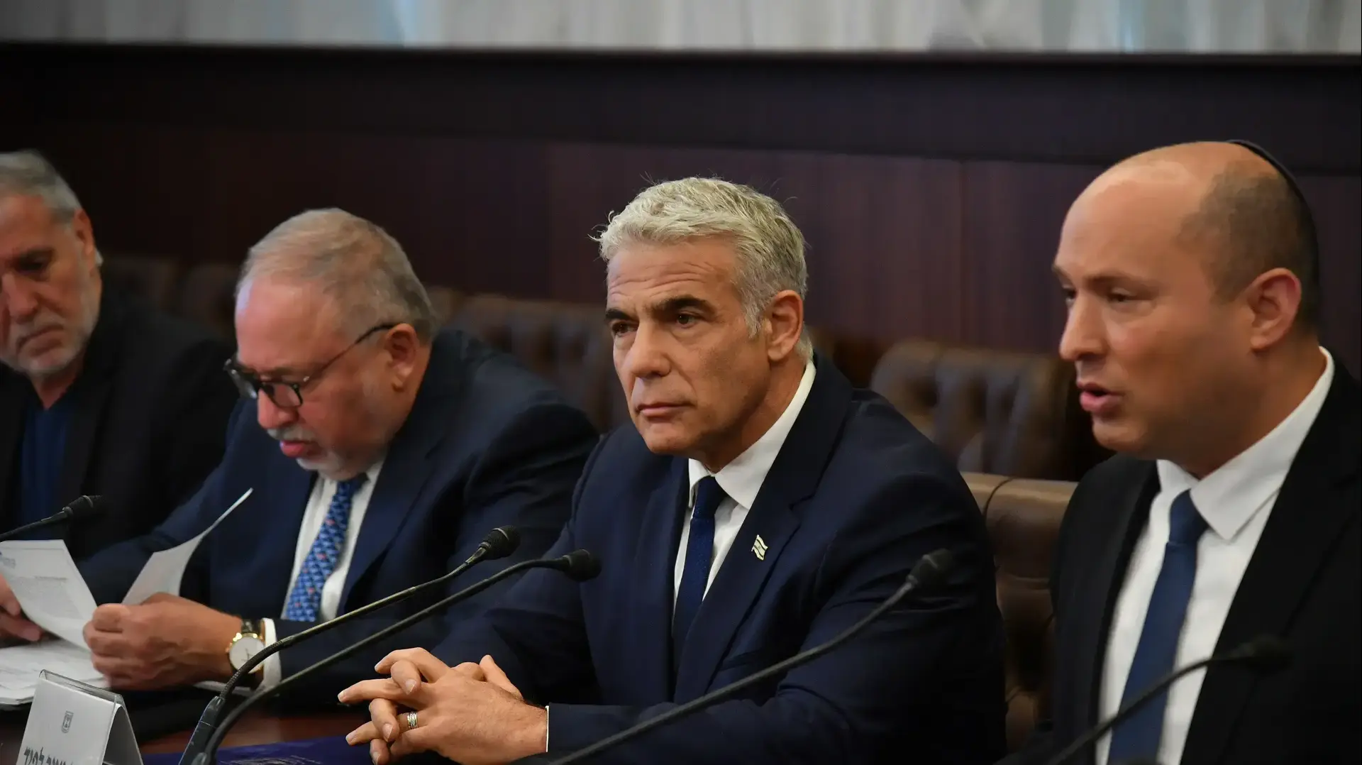 ראש הממשלה נפתלי בנט, שר החוץ יאיר לפיד, שר האוצר אביגדור ליברמן,ישיבת ממשלה,12 ביוני 2022 ראש הממשלה נפתלי בנט, שר החוץ יאיר לפיד, שר האוצר אביגדור ליברמן,ישיבת ממשלה,12 ביוני 2022