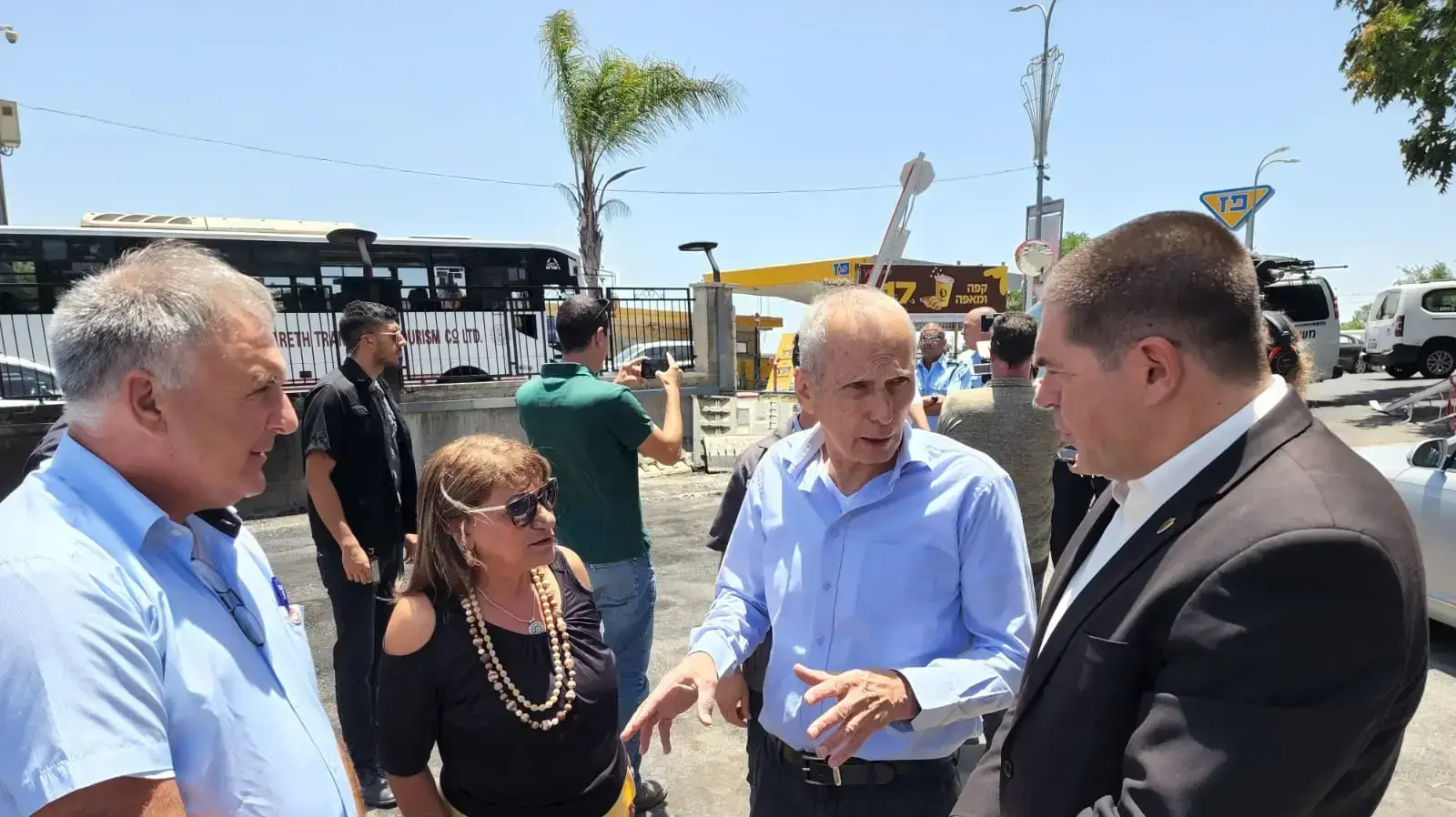 השר בר לב בתחנה המרכזית בצפת לאחר שהוצתו במקום שמונה עשר אוטובוסים 12 ביוני 2022 השר בר לב בתחנה המרכזית בצפת לאחר שהוצתו במקום שמונה עשר אוטובוסים 12 ביוני 2022