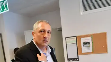 ניר חפץ בתום עדותו במשפט הדיבה של משפחת נתניהו נגד אהוד אולמרט 12 ביוני 2022 ניר חפץ בתום עדותו במשפט הדיבה של משפחת נתניהו נגד אהוד אולמרט 12 ביוני 2022
