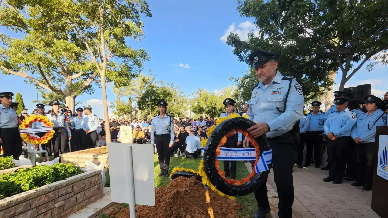 הלווית השוטר עמיחי כרמלי, בית העלמין הצבאי, ראשון לציון הלווית השוטר עמיחי כרמלי, בית העלמין הצבאי, ראשון לציון