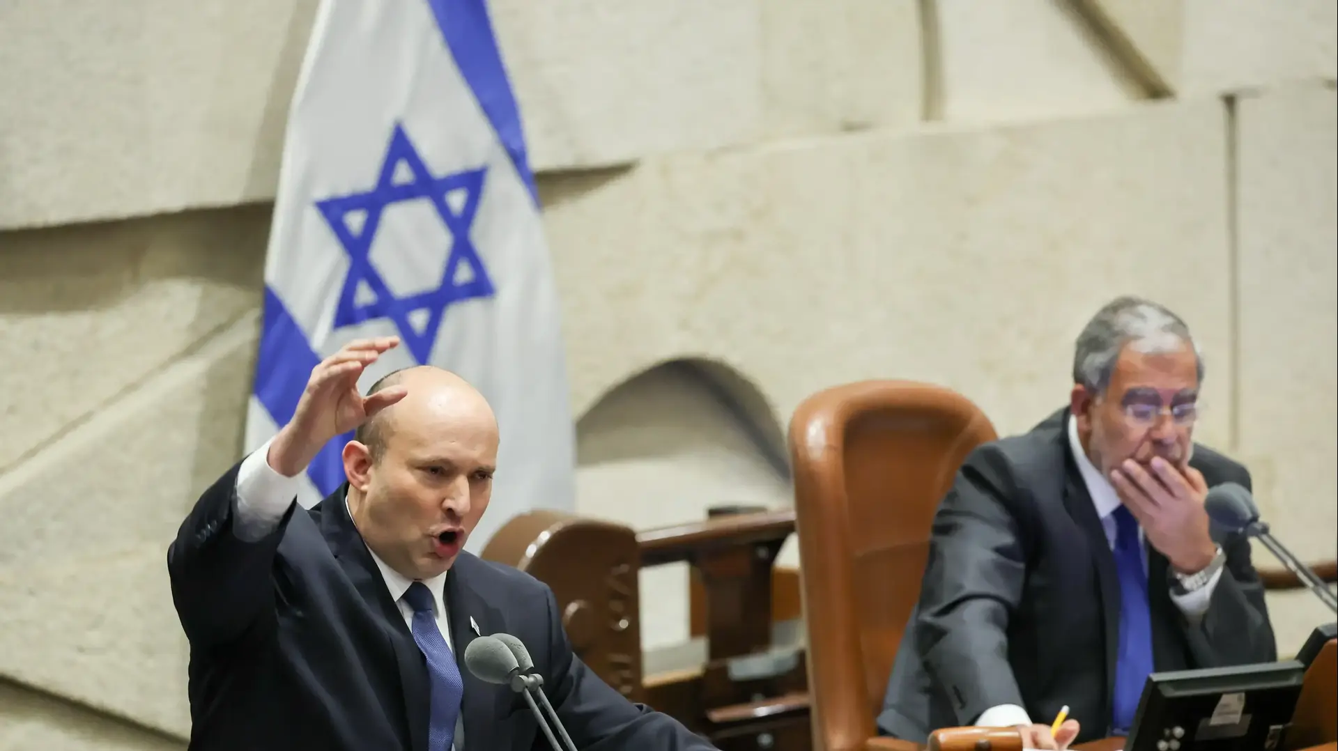 בנט בדיון 40 חתימות במליאת הכנסת 13 ביוני 2022 בנט בדיון 40 חתימות במליאת הכנסת 13 ביוני 2022