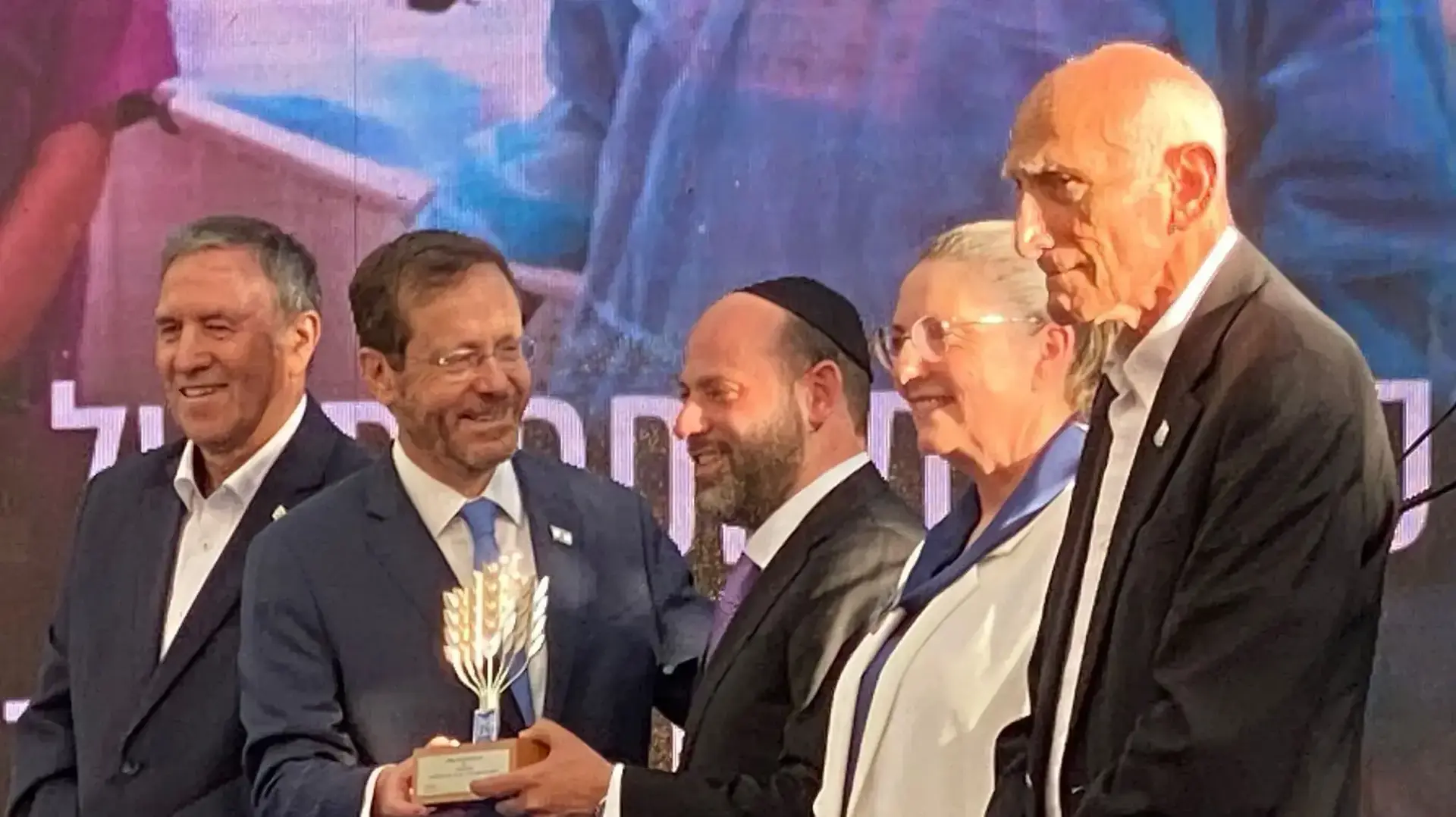 הענקת "אות הנשיא להתנדבות" לו"ר ומייסד אגודת "למענכם" יוסי ערבליך. 15 ביוני 2022 הענקת "אות הנשיא להתנדבות" לו"ר ומייסד אגודת "למענכם" יוסי ערבליך. 15 ביוני 2022