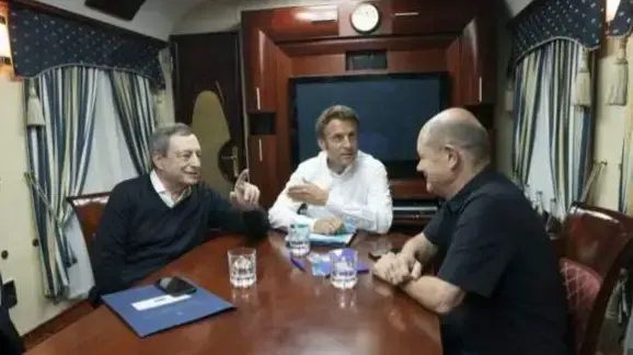 מנהיגי גרמניה, צרפת ואיטליה ברכבת לילה לקייב, 16 ביוני 2022