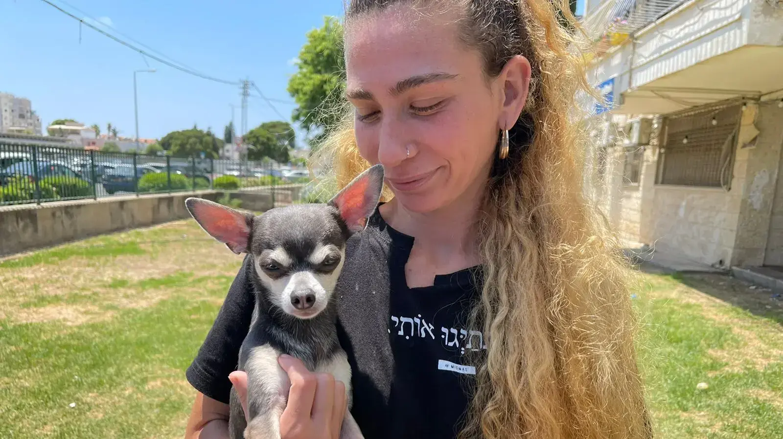עדן, אחותה של ספיר נחום עם הכלב לוקאס עדן, אחותה של ספיר נחום עם הכלב לוקאס
